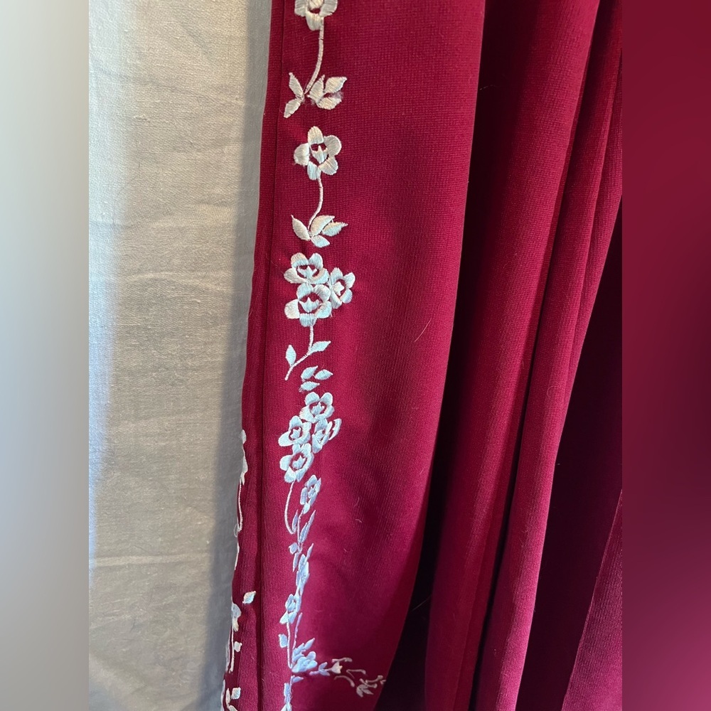 Vintage Elegant Red Wide Leg Trousers with White Embroidery - Picture 6 of 14